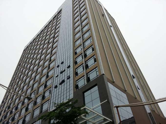 什么情況下，利害關(guān)系人可委托房屋安全鑒定單位進(jìn)行鑒定？鑒定費(fèi)用如何承擔(dān)？